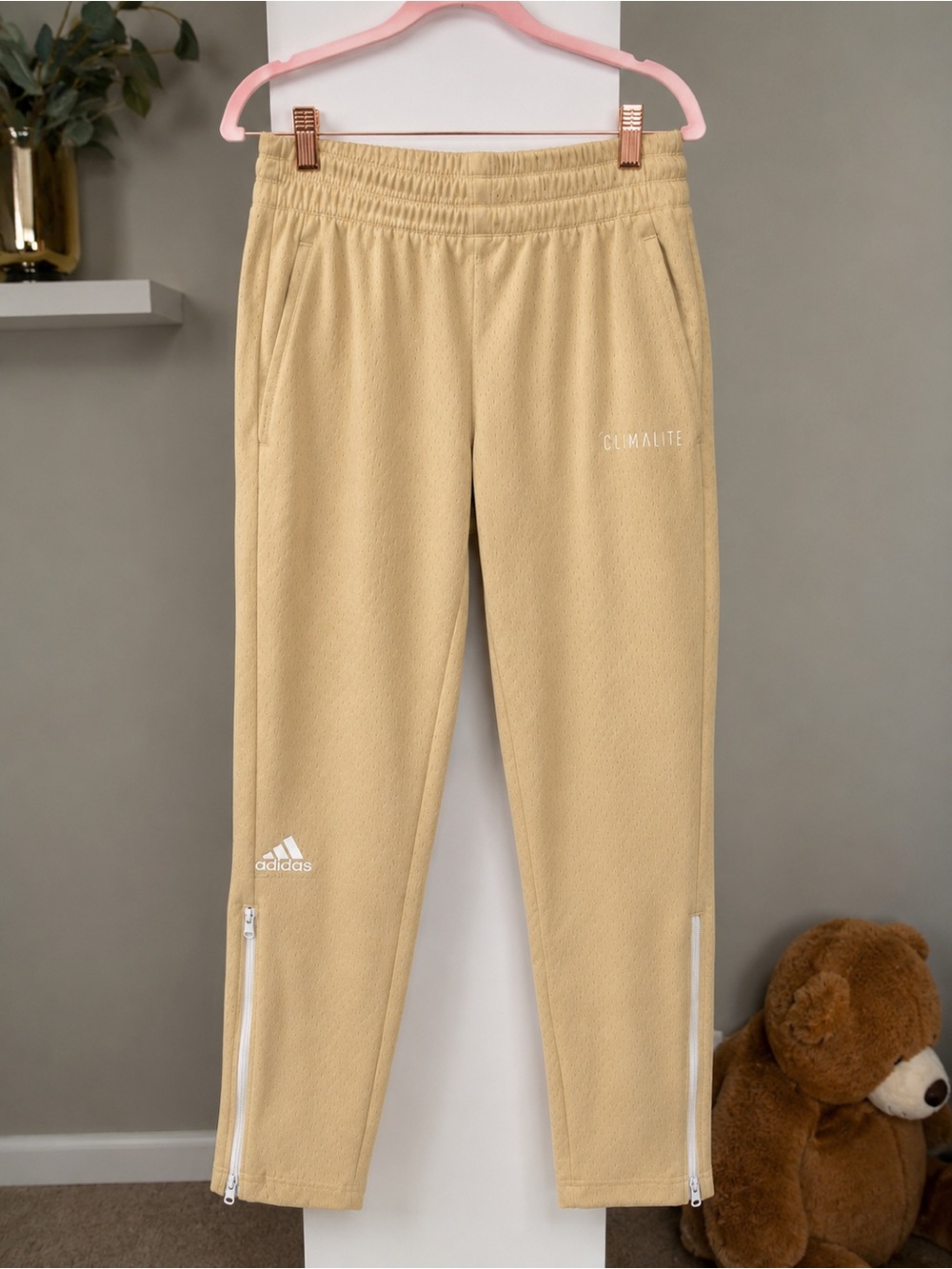 adidas Climalite Athletic Jogger Pants
Size Medium